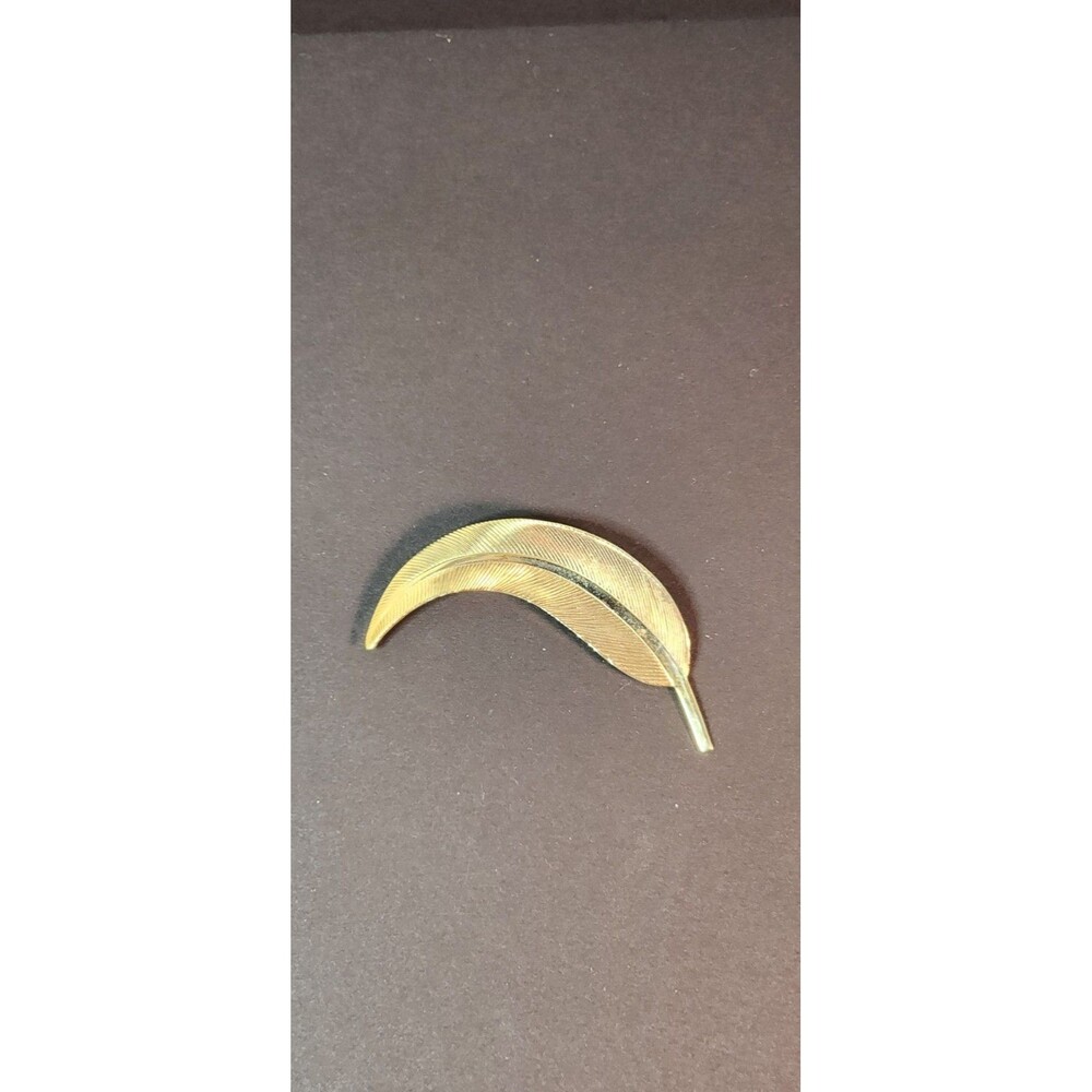 Vintage Leaf Brooch Gold Tone Nature Plants Pretty Unsigned